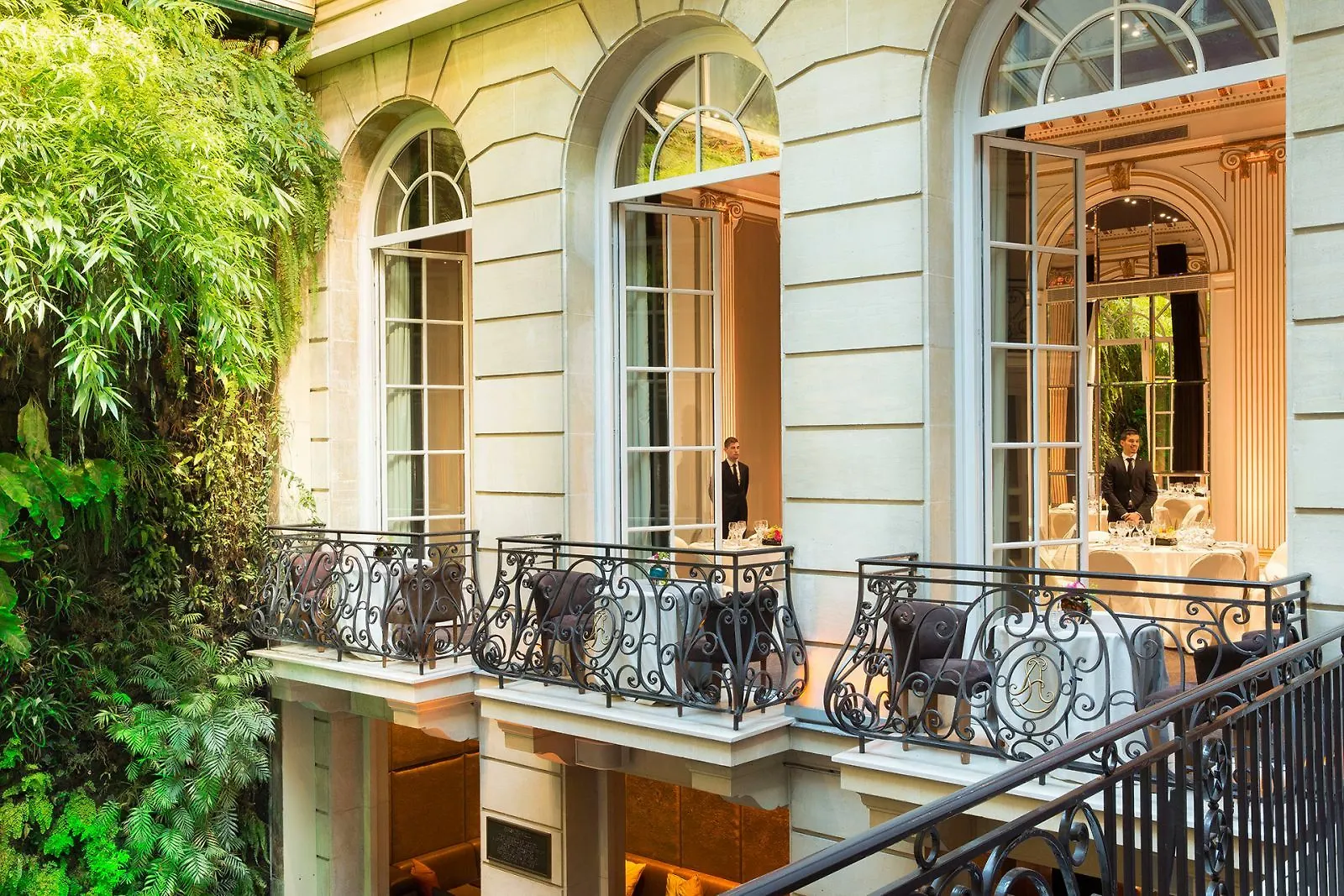 Hotel Pershing Hall Paris