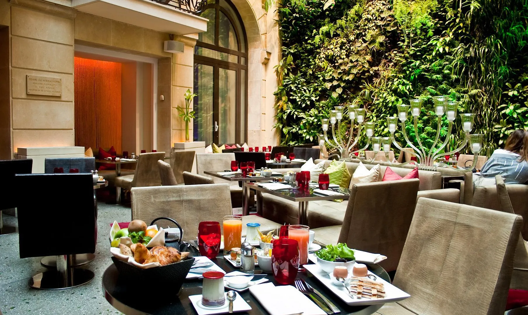 Hotel Pershing Hall